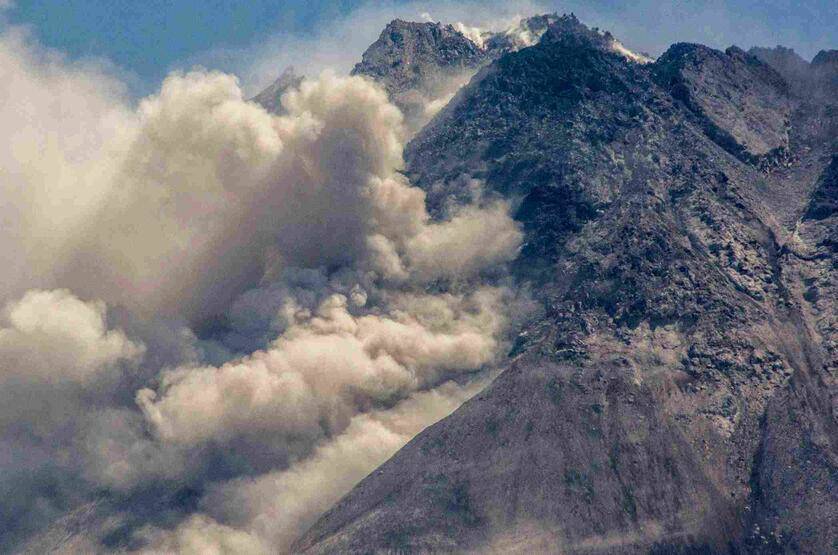 Merapi Yanardağı'nda hareketlilik sürüyor - 3
