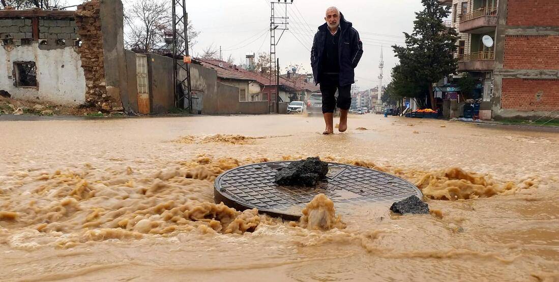 Malatya’da rögar taştı, cadde göle döndü - 4