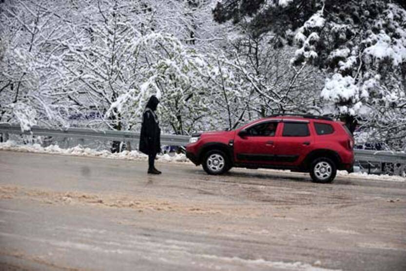 İstanbul'a 1.30 saat uzaklıkta! Kar kalınlığı 1 metreye ulaştı... - 2