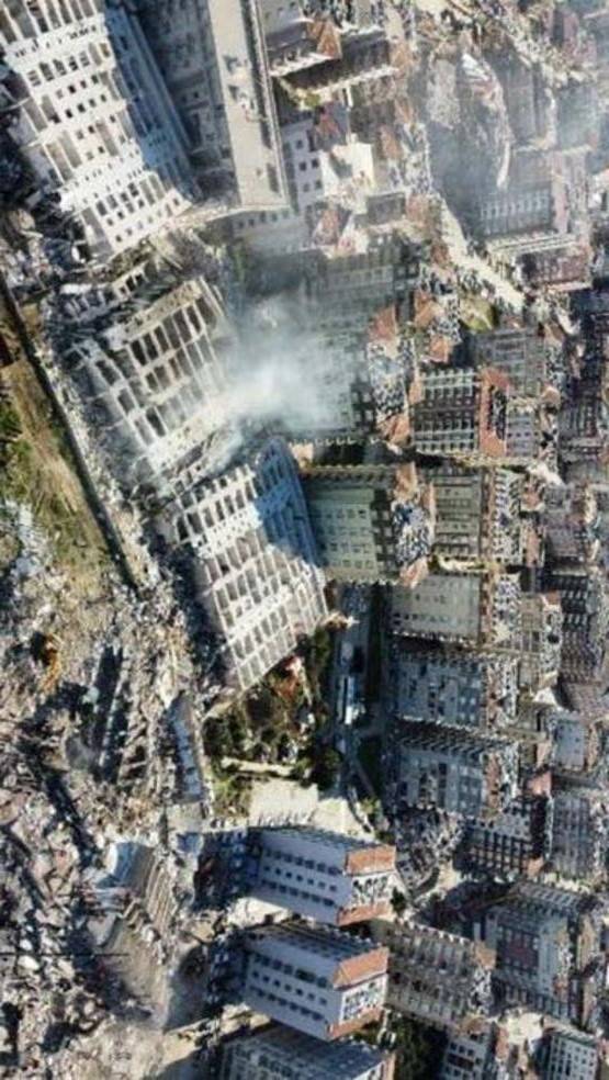 Rönesans Rezidans'ın enkazından çıkmayan anne-kızın yakınları: Sanki yer yarıldı, içine girdiler - 1