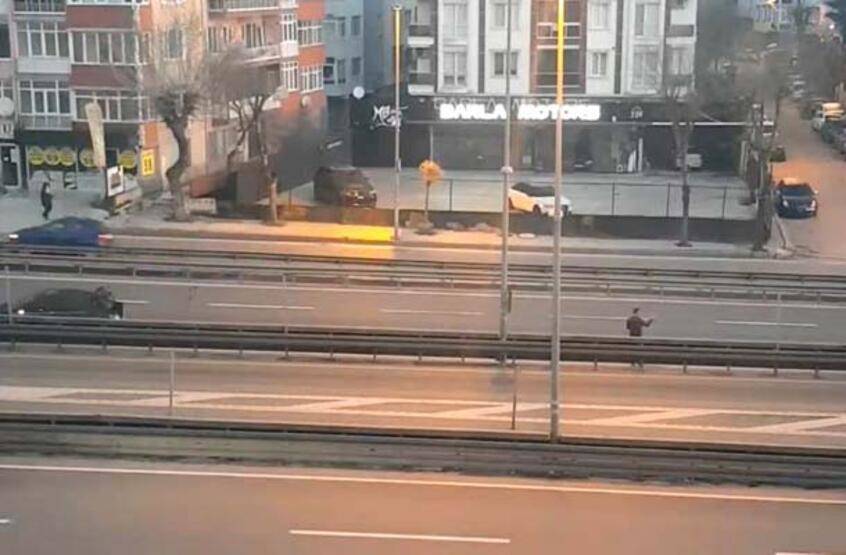 'El işareti' ile durduramadı: 5 araç birbirine girdi - 4