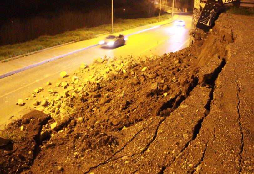 Diyarbakır'da, karayolunda istinat duvarı çöktü - 4