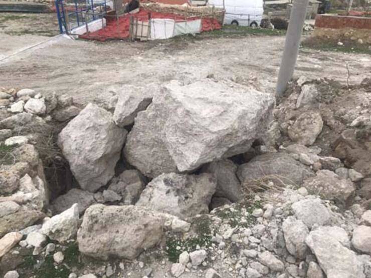 Fayın başladığı nokta: Dağdan kaya parçaları koptu! Geceleri tedirgin uyuyorlar... - 2