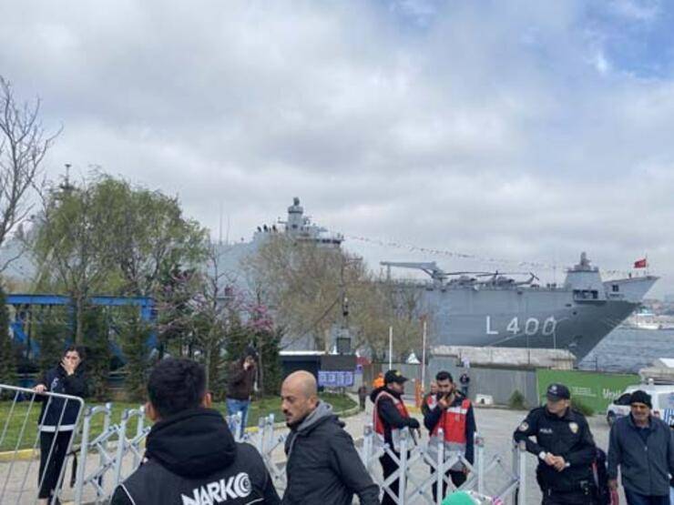 TCG Anadolu'ya 2. günde ziyaretçi akını: Metrelerce uzunlukta kuyruk oluştu - 5