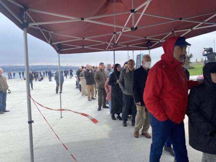 TCG Anadolu'ya 2. günde ziyaretçi akını: Metrelerce uzunlukta kuyruk oluştu - 2