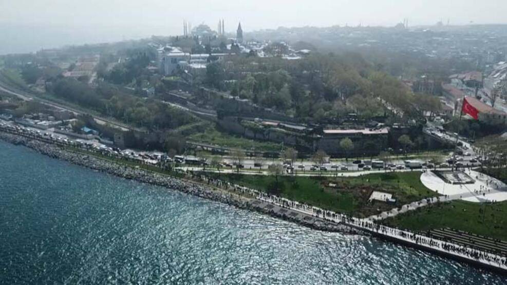 TCG Anadolu'ya yine ziyaretçi akını; Metrelerce kuyruk havadan görüntülendi - 4