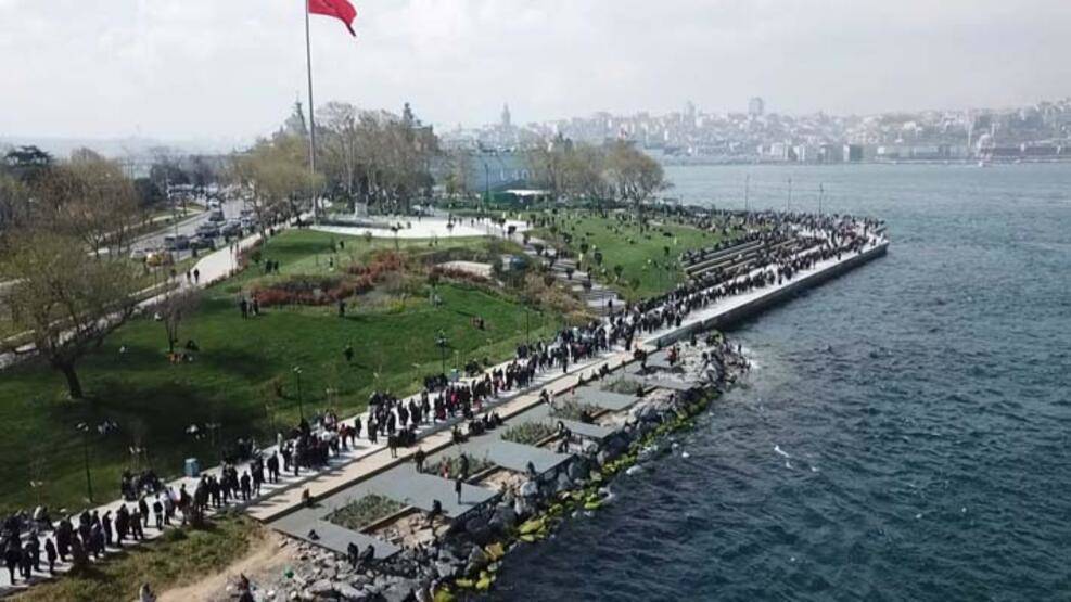 TCG Anadolu'ya yine ziyaretçi akını; Metrelerce kuyruk havadan görüntülendi - 7