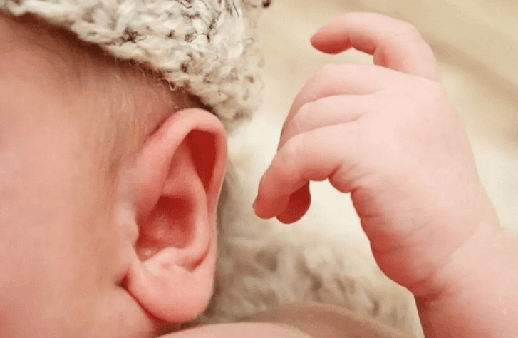 Çocuğunuz yüksek sesle televizyon izliyorsa işitme kaybı olabilir! Çocuklarda işitme kaybı belirtileri - 4