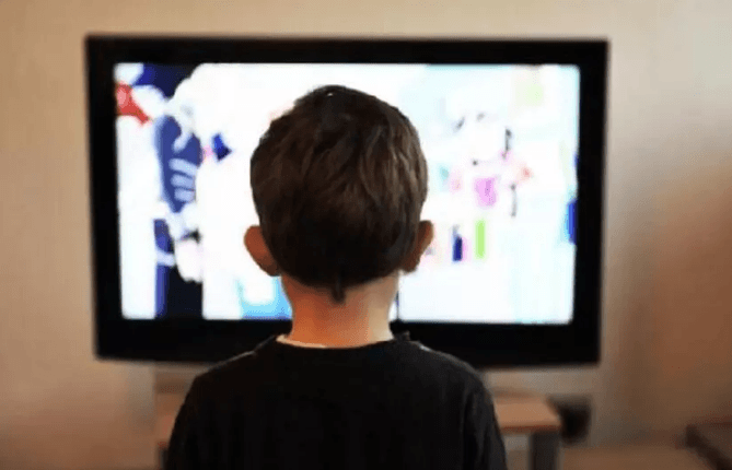 Çocuğunuz yüksek sesle televizyon izliyorsa işitme kaybı olabilir! Çocuklarda işitme kaybı belirtileri - 2