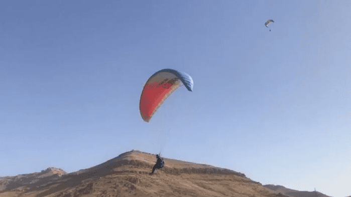 Derik’te Şehit Kaymakam Safitürk anısına düzenlenen yamaç paraşütü şampiyonası sona erdi - 1