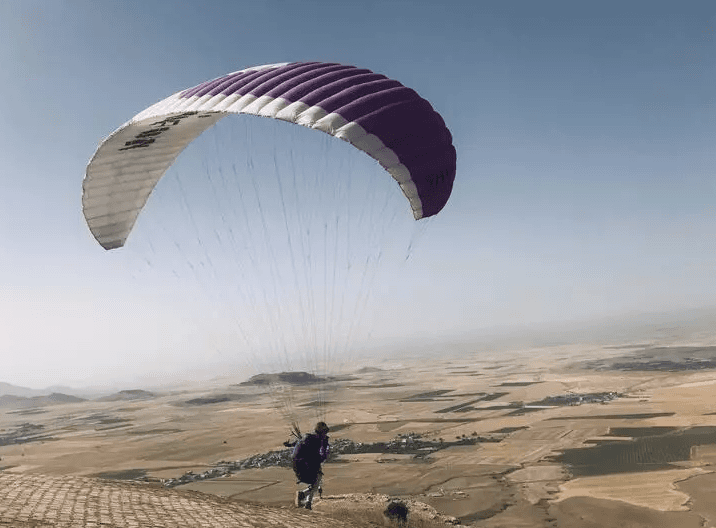 Derik’te Şehit Kaymakam Safitürk anısına düzenlenen yamaç paraşütü şampiyonası sona erdi - 3