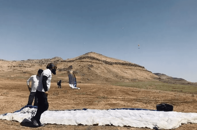 Derik’te Şehit Kaymakam Safitürk anısına düzenlenen yamaç paraşütü şampiyonası sona erdi - 9