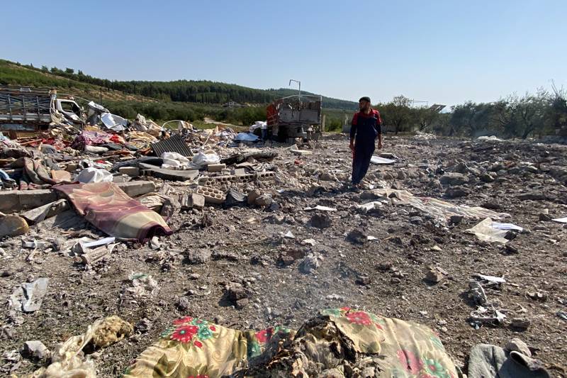 Rus savaş uçağı İdlib'de çadır kampı vurdu: 5 sivil öldü - 2