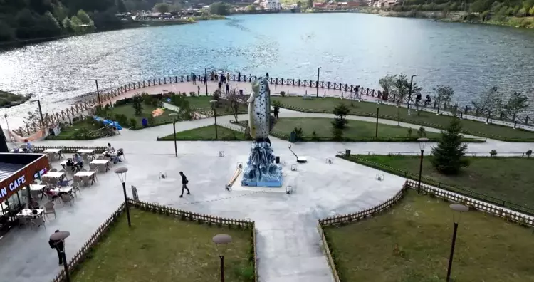 Uzungöl'de turizmin simgesi alabalığa heykelli vefa - 2