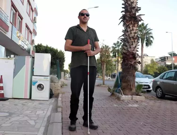 Antalya’da %90 görme engelli telefon tamircisi hayata tutundu - 6