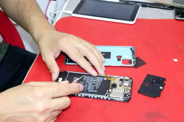 Antalya’da %90 görme engelli telefon tamircisi hayata tutundu - 3