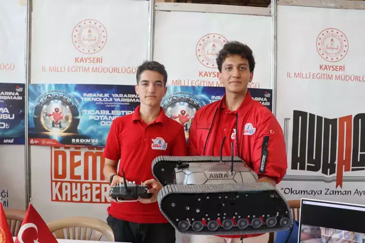 Kayseri’li öğrenciler, Amfibik araçlarıyla TEKNOFEST’te 2. oldu - 2