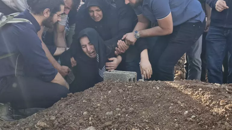 18 gün boyunca kayıp olan Rojin, Diyarbakır’da son yolculuğuna uğurlandı - 3