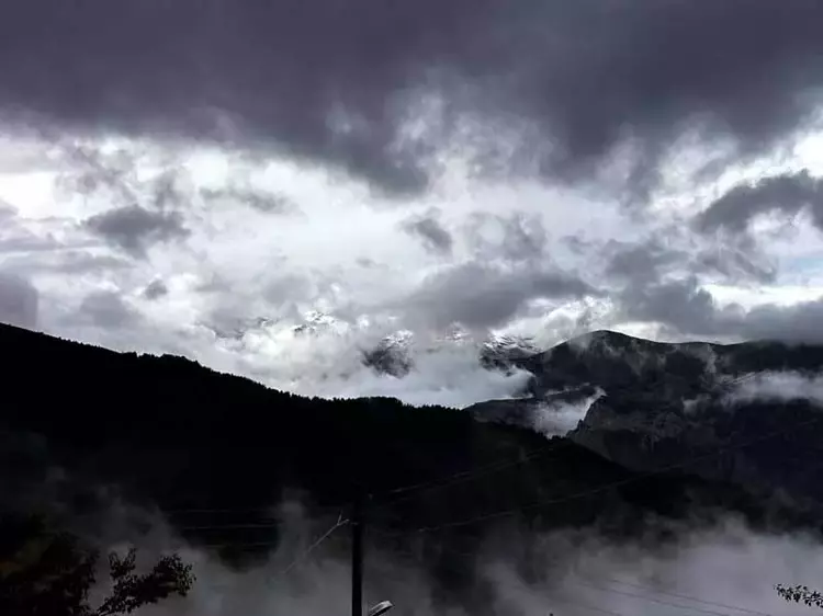 Kar kalınlığı 5 santimetreyi buldu: Gümüşhane'de kış erken başladı - 1