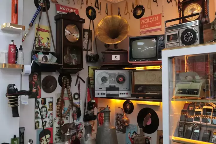 Berber dükkanında geçmişe yolculuk: Antikalar sizi bekliyor - 3