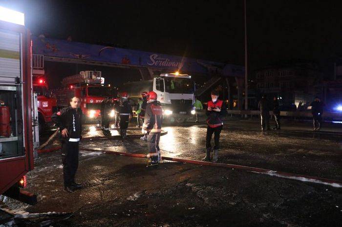 Sakarya’da büyük yangın! Kauçuk fabrikasındaki alevler 5 iş yeriei sıçradı - 2