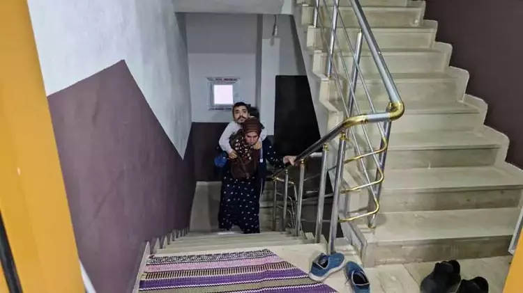 Anne ve üç engelli çocuğu: Sıradışı bir dayanışma - 1