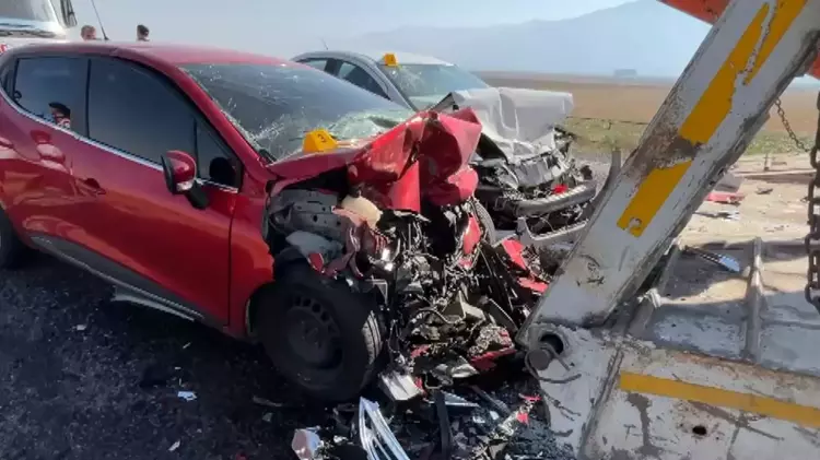 Afyonkarahisar’ın Çay ilçesinde  8 araç birbirine girdi: Komutan öldü, 15 yaralı var - 5