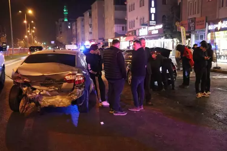 Kayseri de feci çarpışma! Araç alev aldı, yaralılar hastaneye kaldırıldı - 4