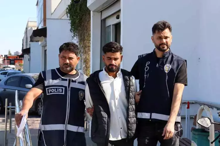 Adana da boşanma sürecindeki koca eşine ve kayınpederine kurşun yağdırdı - 3