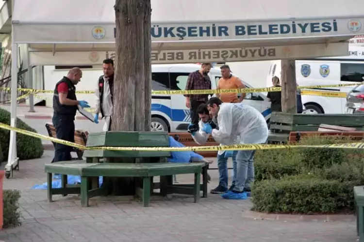 Oğlunun intiharı için kadınları hedef aldı - 1