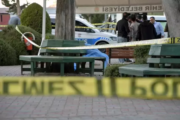 Oğlunun intiharı için kadınları hedef aldı - 2