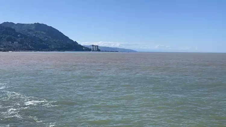 Rize de şiddetli yağış: Denizin rengi değişti - 5