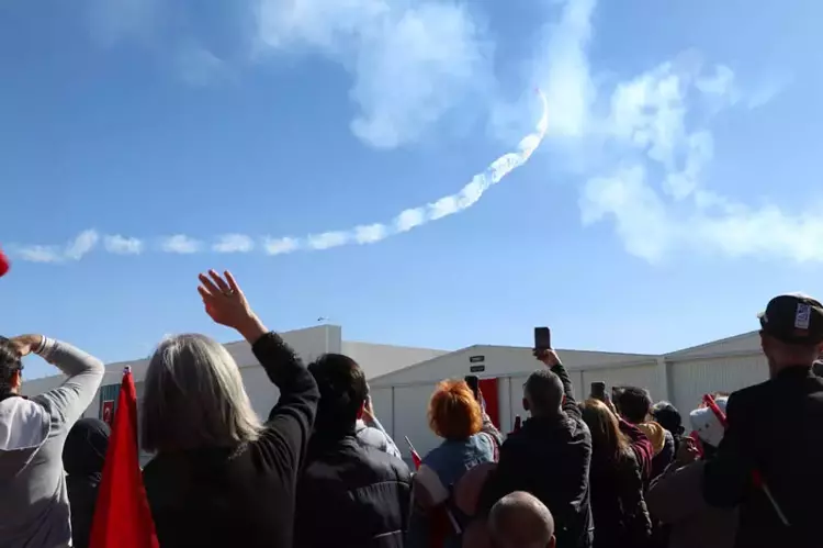 Eskişehir de Cumhuriyet coşkusu: İnsanlar hilal, uçak yıldız oldu - 2