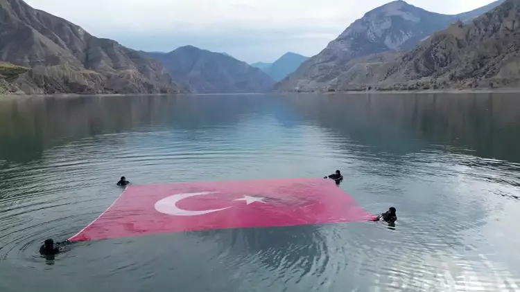 Cumhuriyet in 101. yılı onuruna Jandarma dan nefes kesen gösteri - 1