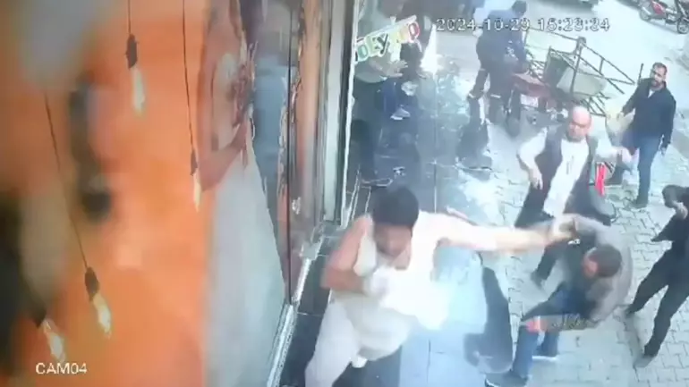 Şanlıurfa da alacak kavgası: Camlar kırıldı, Polis devreye girdi - 3