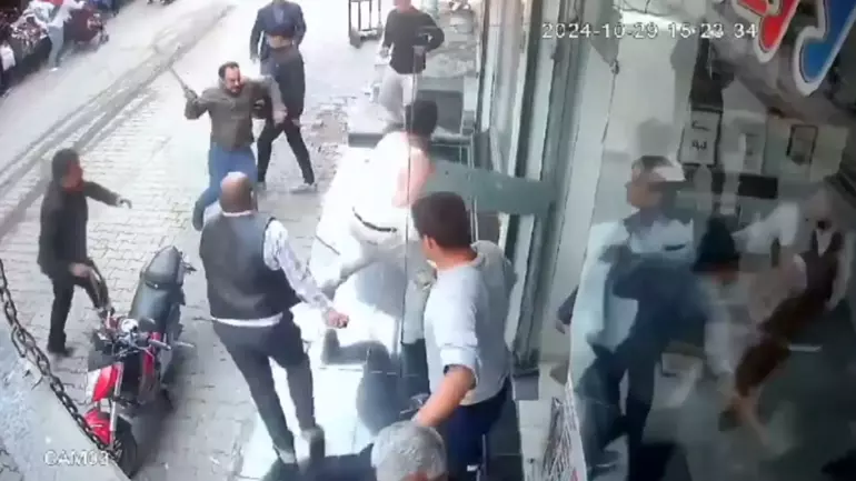 Şanlıurfa da alacak kavgası: Camlar kırıldı, Polis devreye girdi - 2