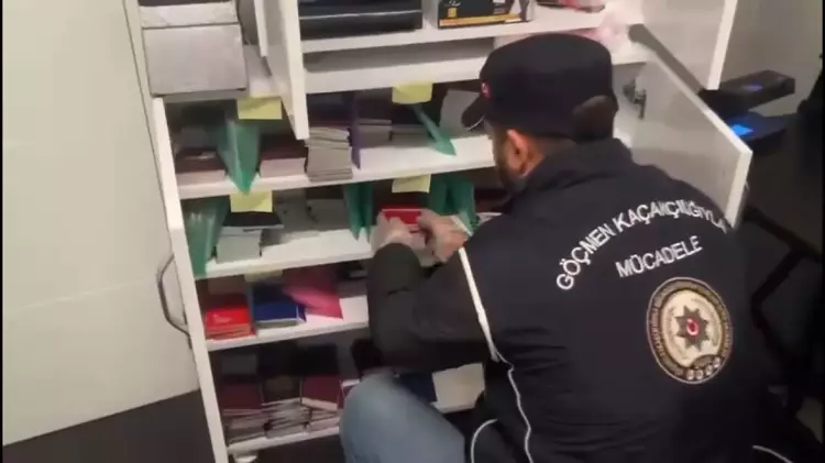 İstanbul'da kaçak göçmenlere sahte belgeler hazırlayan 13 kişi gözaltında - 4