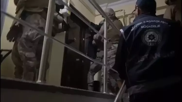 İstanbul'da kaçak göçmenlere sahte belgeler hazırlayan 13 kişi gözaltında - 2