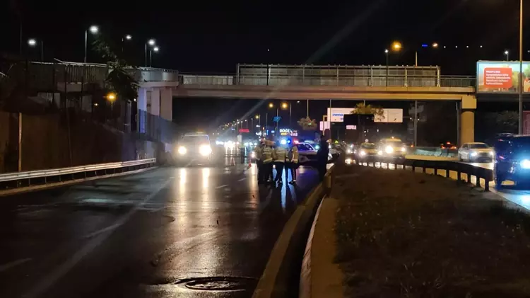 Maltepe de otomobil otobüs durağını yıktı: 4 yaralı - 3