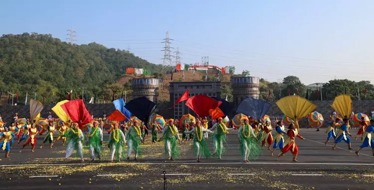 İyiliğin gücünü kutlayan Diwali Festivali renkli gösterilerle başladı - 3