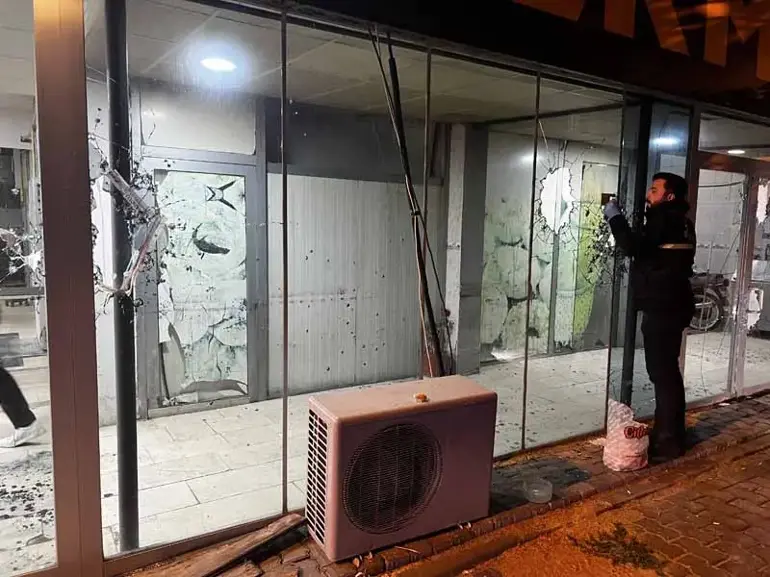 Kayseri nin Esentepe Mahallesi nde bir fırına motosikletli iki kişi tarafından  silahlı saldırı yapıldı - 2