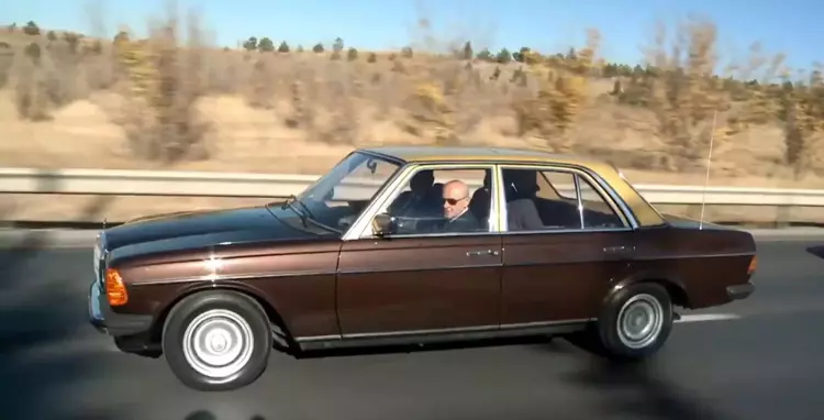 Bahçeli, bu kez Ankara'nın tarihi sokaklarında Atatürk'ün en sevdiği şarkılarından birini dinleyerek dolaştı - 1