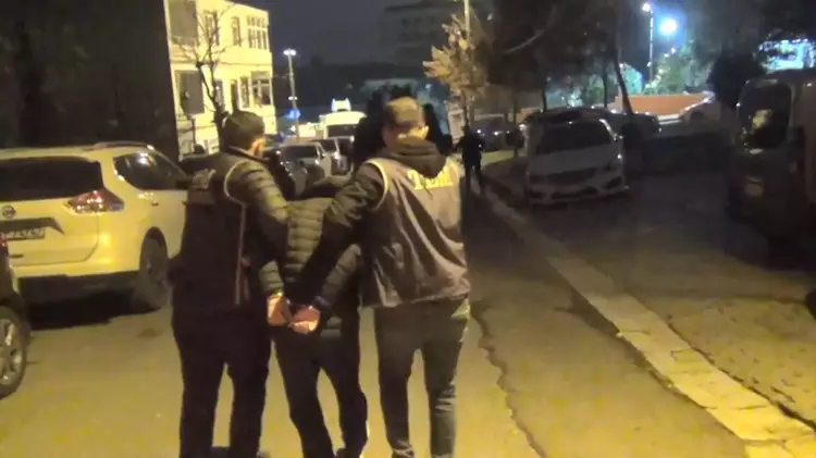 İstanbul'da molotoflu saldırı ve korsan gösterilere operasyon - 4