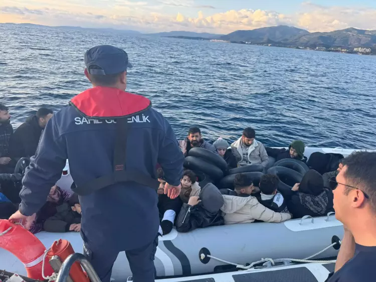 Sahil Güvenlik'in büyük başarısı: 10 operasyon, 294 kaçak göçmen - 1
