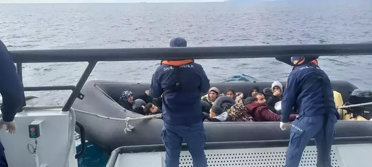 Sahil Güvenlik'in büyük başarısı: 10 operasyon, 294 kaçak göçmen - 3