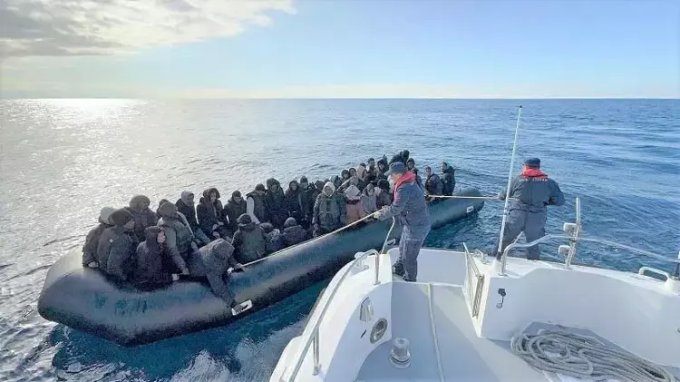 Sahil Güvenlik'in büyük başarısı: 10 operasyon, 294 kaçak göçmen - 4