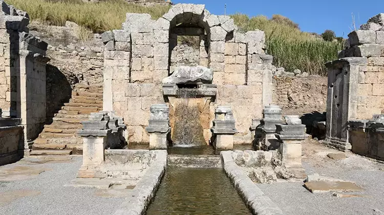 Perge Antik Kenti'ndeki Kestros Çeşmesi'nde su akmaya başladı. - 1