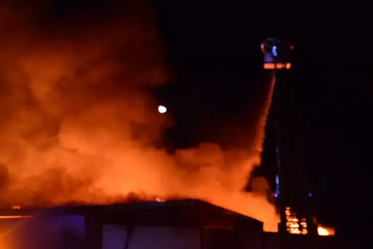 Bursa'da korkutan fabrika yangını: Alevler kontrol altına alınamıyor - 3