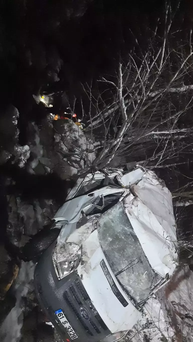 Trabzon'da minibüsün dereye yuvarlanması: 1 ölü, 1 yaralı - 2