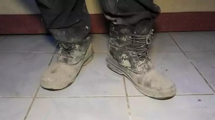 Market yerleri kirlenmesin diye çorapla alışveriş yaptı - 5